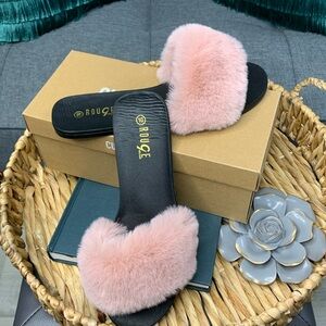 Rouge Helium Faux Fur Slides